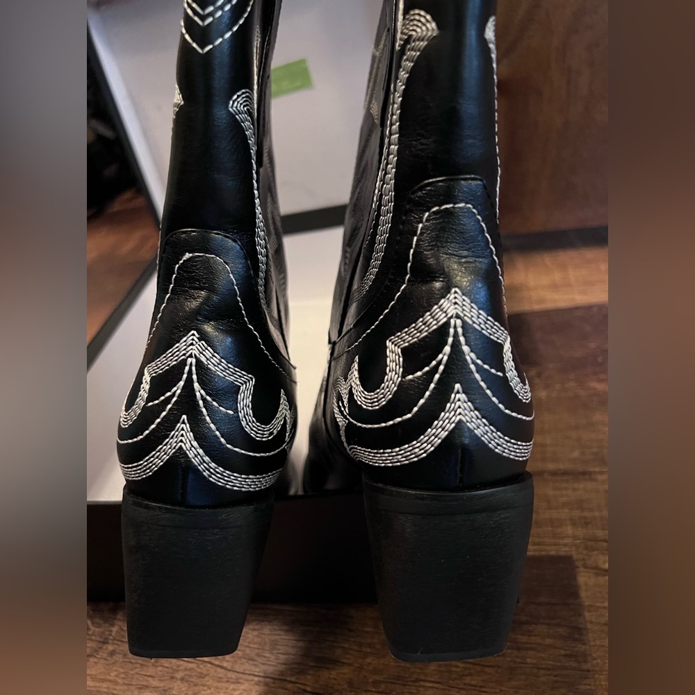 Black Western Cowboy Boots with White Embroidery - Picture 6 of 6